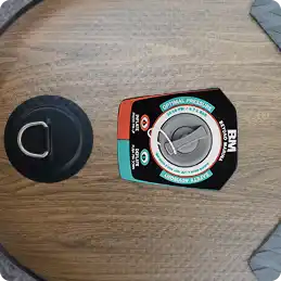 Inflatable paddleboard valve with pressure guide.